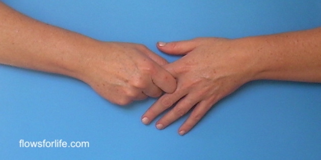 Jin Shin Jyutsu Exercise: Hold Index Finger For FEAR